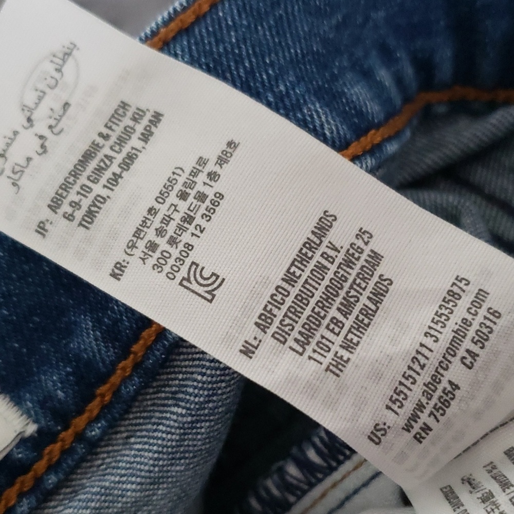 Abercrombie & Fitch The Mom Jeans button-front high-rise raw hem size 6/… - Picture 12 of 12